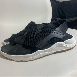 Nike Air Huarache Ultra Sandal